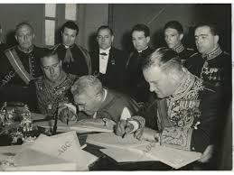 Questo concordato è stato firmato il 18 febbraio 1984 dall'allora presidente del consiglio bettino craxi e dal segretario di stato vaticano agostino casaroli. Firma Del Concordato Entre El Estado Espanol Y La Santa Sede Archivo Abc