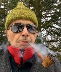 Hello, my name is banjo and I smoke a pipe