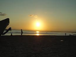 Satu hari saja memang kurang cukup buat menikmati area wisata ini. Suasana Pantai Pangandaran Malam Hari Pantai Indah