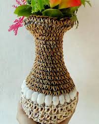 Wadah ini biasanya dibuat dari berbagai bahan. Vas Bunga Dari Biji Bijian Arumi Gambar