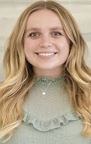 Lora Bender's Instagram, Twitter & Facebook