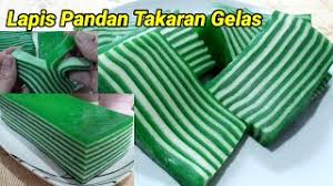 Kue lapis sendiri memiliki banyak jenis dan berbagai macam varian. Kue Lapis Tepung Beras Pandan Takaran Gelas Cute766