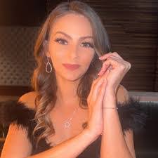 Sharon Olney's Instagram, Twitter & Facebook