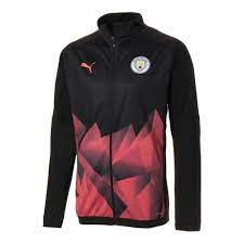 Bestellen sie jetzt und wir liefern, sobald der artikel verfügbar zudem lässt sich die jacke praktisch zusammenfalten und. Manchester City Herren International Stadium Jacke Puma Manchester City Puma Deutschland