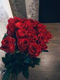 Il mazzo di rose rosse è uno dei bouquet floreali più apprezzati dagli innamorati. Pin De Nicommagi Em Flowers Rosas Vermelhas Buque De Flores Buque De Rosas Vermelhas