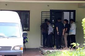 Najib kena pakat dengan muhyiddin agar umno tidak terkorban di medan 2013. Polis Serbu Rumah Selamat Didakwa Milik Najib Berita Steady