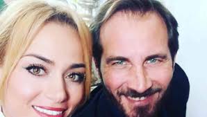 Susanna aggredita, cosa c'entra renato . Un Posto Al Sole Anticipazioni 25 Dicembre Roberto Diviso Tra Lara E Marina