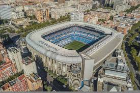 W 1955 roku nadano mu imię legendarnego prezydenta klubu santiago bernabeu, zmarłego w 1978 roku. Media Real Madryt Moze Tymczasowo Przeniesc Sie Na Inny Stadion Oto Dwa Glowne Powody