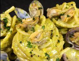 Ristoranti alla prova del green pass: Cannavacciuolo Rivela Il Segreto Dei Suoi Spaghetti Alle Vongole Ecco Cosa Aggiungo Alla Fine Per Farli Super Cremosi Piu Donna