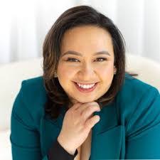 Kim Pelland's Instagram, Twitter & Facebook