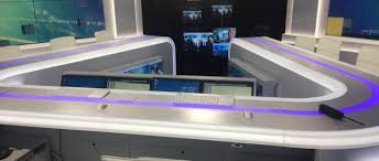 Bfm tv stakes a claim to being france's premier news channel, and with constantly rising viewing figures, it aims to remain in this position of strength. Visite Guidee Des Nouveaux Studios De Bfm Tv Et Rmc Le Point