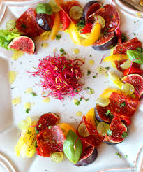 Salade Tomates Figues Raisin Et Chorizo A L Huile De Basilic Salade Tomate Tomates Salade