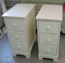Image Of Narrow Pine Nightstand Cool Lamp Narrow Night Stand Mesitas De Noche Interior Simple Muebles