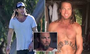 Benjamin luke cousins (born 30 june 1978) is a former professional australian rules footballer who played for west coast and richmond in the australian football league (afl). Ben Cousins Is Arrested After Being Found With 2 5 Grams Of Ice While Asleep Next To His Car Daily Mail Online