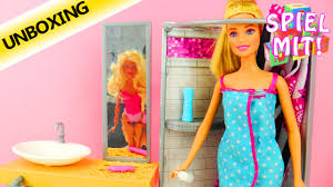 Encourage kids to express their own style with so many unique. Barbie Deluxe Badezimmer Mit Dusche Waschbecken Spiegel Youtube