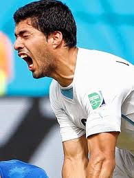 Warum biss suarez seine gegenspieler ?! Lange Pause Fur Den Beisser Knapp 1 000 000 Artikel Im Morgenweb