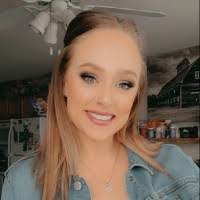 Kristin Kellogg's Instagram, Twitter & Facebook