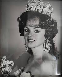 Coronación de Wendy Ponce Reina del Carnaval de Mazatlán del 2009 .  #carnavaldemazatlan #carnavalinternacionaldemazatlan #mazatlan  #mazatlansinaloa