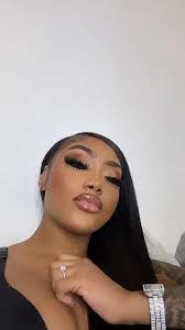 Lynn Kyles's Instagram, Twitter & Facebook