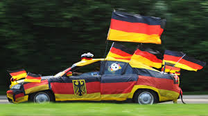 Interessante fakten zur geschichte und außerdem können sie deutschlandfahnen direkt in unserem shop kaufen. Em 2021 Wer Die Deutschland Flagge Zeigen Darf Und Wer Nicht Wirtschaft Sz De
