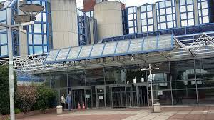 Villes vivantes propose aux collectivités des opérations de développement et de renouvellement urbain « en filière courte » : Roissy Ils Transportaient 60 Kg De Civelles Dans Leurs Valises Le Parisien