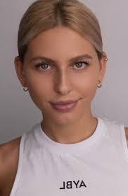 Safa Qureshi's Instagram, Twitter & Facebook