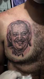 Tatuajes en homenaje al Dr. Oscar Urenda