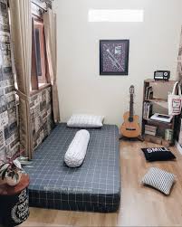 Lampu seperti ini bukan hanya membuat kamarmu lebih terang ketika petang tiba, tapi juga bisa bisa membuatmu. 8 Ide Desain Kamar Kost Sederhana Dan Keren Kost Keren