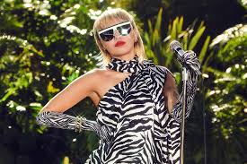 Welcome to the miley cyrus wiki, we are the first miley cyrus wiki. Miley Cyrus Goes Glam On The Anticlimactic Em Plastic Hearts Em Ew Com