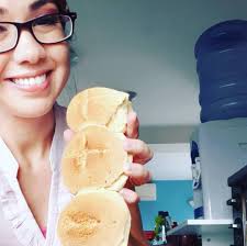 Chipas deliciosas!!!!😋🤗 .1 kg. Almidón .1/2 kg. Queso Py. .Jugo de 1  naranja .2 cdas. Polvo de hornear .5 huevos .200 gr. Manteca .Sal a gusto .  Anís a gusto . Leche (solo sí hace falta) Hetereiiii!!!❤🇵🇾