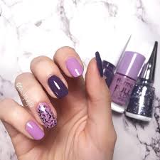 Mor Askina 425 Fc14 Ve Gl09 Ile Kolay Uygulanabilir Nail Art Uygulamamizi Hemen Denemeye Ne Dersin Nailsbyc Kolay Oje Sanati Tirnak Cilasi Basarmak