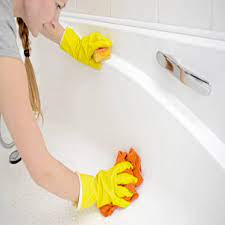 These sponges do not contain bleach chemicals and will successfully remove most any stain from your bathtub's surface. How To Remove Stains From Bathtubs Merry Maids