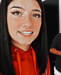 In honor of hitting 100k, i will start my youtube channel. Charli Damelio Rare Photos Famous Girls Aesthetic Pictures