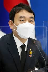 еги щип(х)ын мани инындэ, анэё. ê¹€ìš©ë¯¼ ì¡°ìˆ˜ì§„ ë°œì–¸ê¶Œ ì—†ì´ ë§‰ë§ êµ­ë¯¼ì˜íž˜ ì‚¬ê³¼í•´ì•¼ ì´íˆ¬ë°ì´
