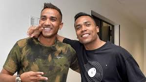 Sandro was born on august 19, 1945, as roberto sanchez. Menanti Chemistry Danilo Sandro Di Juventus