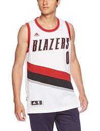 Damian lillard signed a 5 year / $139,888,445 contract with the portland trail blazers, including $139,888,445 guaranteed, and an annual average salary of $27,977,689. Lillard Trikot Test Vergleich 2021 7 Beste Spieltrikots