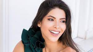 La reina colombaina loució un traje colorido alusivo a 'makuira' una alegoría de una fábula wayuú que enaltece el gentilicio de la península de la guajira. Renuncio A Ser Virreina Por Motivos Laborales Dice Senorita Bolivar