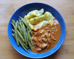 Hahnchenmagen Gulasch Mit Buschbohnen Und Kartoffeln Rezept Buschbohnen Rezept Buschbohnen Kochen Hahnchen