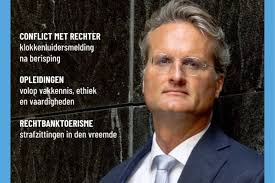 redactie Mr., auteur op Mr. Online