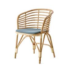 Der Rattanstuhl Blend Von Cane Line Bringt Natur Pur In Ihre Wohneinrichtung Das Rattanmobel Und Andere Stuh Indoor Chairs Bamboo Chair Rattan Dining Chairs