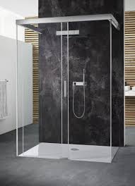 Eine Dusche Mitten Im Raum Lockert Die Gestaltung Auf Tipp Moglichst Auf Transparente Turen Achten Mehr Ideen Fu Badezimmer Dusche Fliesen Dusche Badezimmer