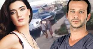 Hande subaşı 21 şubat 1984 yılında ankara'da doğmuştur. Hande Subasi Ve Riza Kocaoglu Sahilde El Ele Dolasti Dailymotion Video