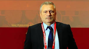 Futbol a takımımızın i̇dari menajerliği görevine volkan ballı getirilmiştir. Fenerbahce Nin Idari Menajeri Volkan Balli Tum Birimler Gece Gunduz Calisiyor