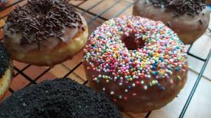 Penelitian dilakukan menggunakan rancangan acak kelompok (rak) satu faktor yaitu suhu air (5, 13,75, 22,5, 31,25 dan 40 o c) diulang 3 kali. Resep Donat Kentang Glaze Bisa Jadi Rekomendasi Menu Buka Puasa Nanti Halaman All Tribun Manado