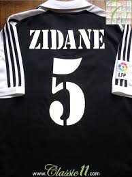 Las mejores camisetas de la historia del real madrid. Relive Zinedine Zidane S 2001 2002 La Liga Season With This Vintage Adidas Real Madrid Away Football Shirt Futbol Liga Soccer Galactico