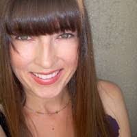 Stephanie Howell's Instagram, Twitter & Facebook