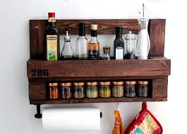 Ob als einfaches dekorationsregal für ihre pflanzen, als wandregal für gläser und flaschen oder als. Industrialstyle De Diy Anleitung Shabby Kuchenregal Gewurzregal Aus Einweg Palette Palettenregal