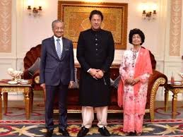 Siti hasmah pukau hadirin dengan gesekan biola. Malaysia S First Lady Impressed Pm Imran With Wonderful Lunch