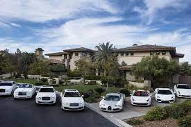 Follow @floydmayweather on these social networks: Die Imposante Autokollektion Von Floyd Mayweather