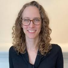 Laura Draper's Instagram, Twitter & Facebook